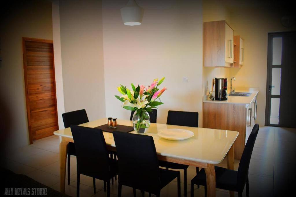 Modern And Cosy Condo: Westwood Apartments Flic-en-Flacq Екстериор снимка
